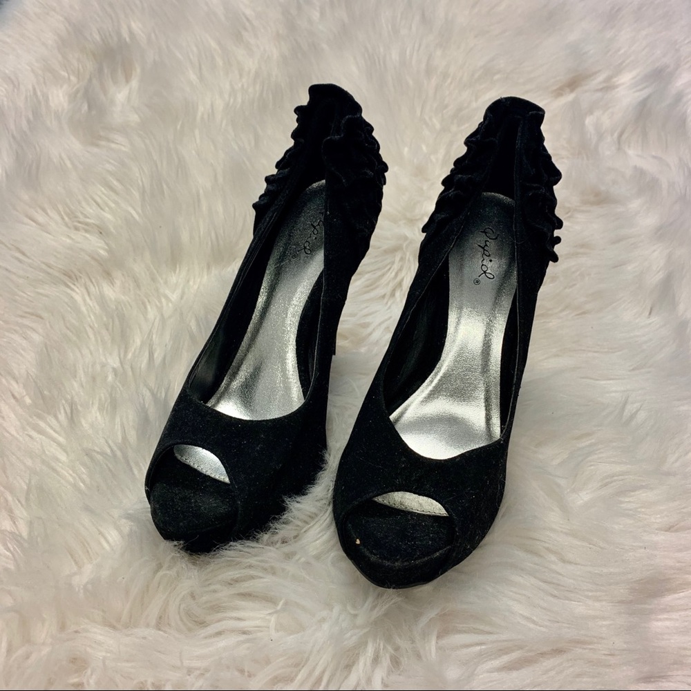 Qupid Suede Black Ruffle Heels peep toe size 7